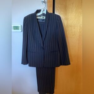 Ladies Kasper Classics 2 Pc Pantsuit - Black Pinstripe - 8P
